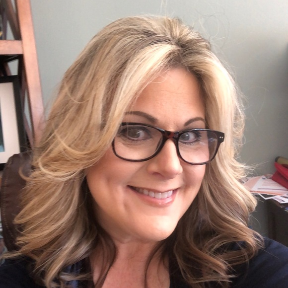 Meet your Posher, Leah - Picture 1 of 1